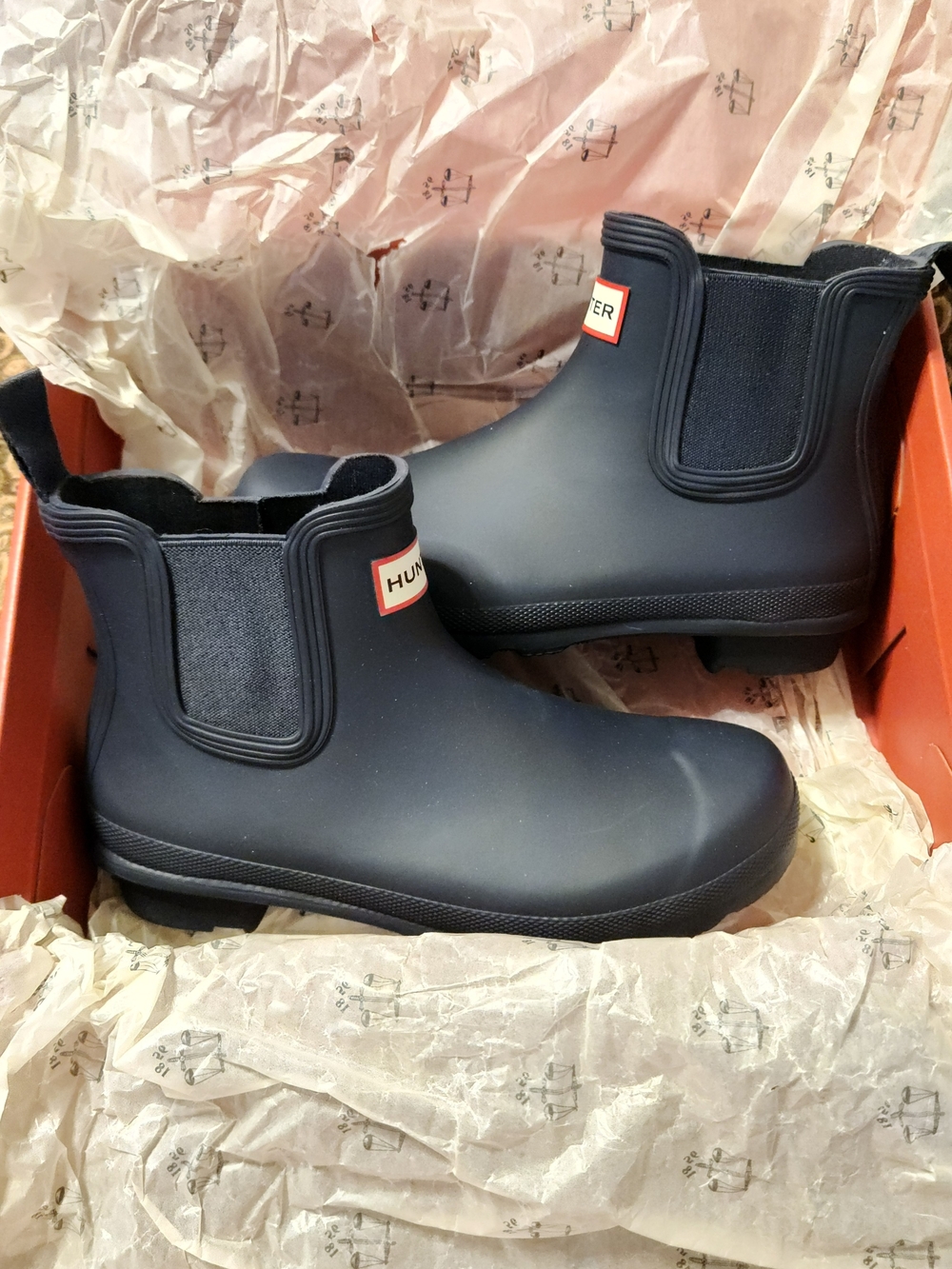 Hunter Women's Short Chelsea Rain Boots in Navy